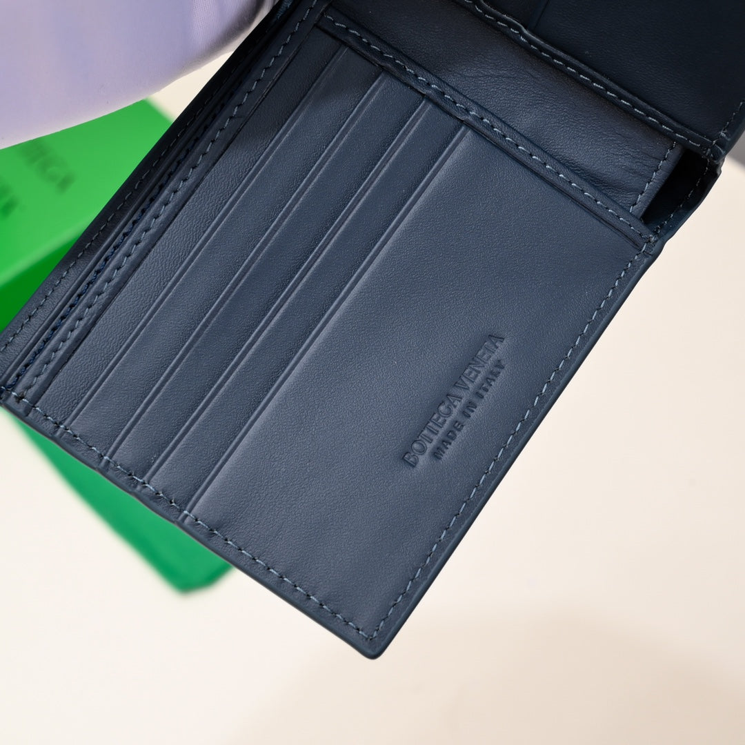 【ボッテガヴェネタ】春夏にぴったりの実用的で絶妙な短財布3色