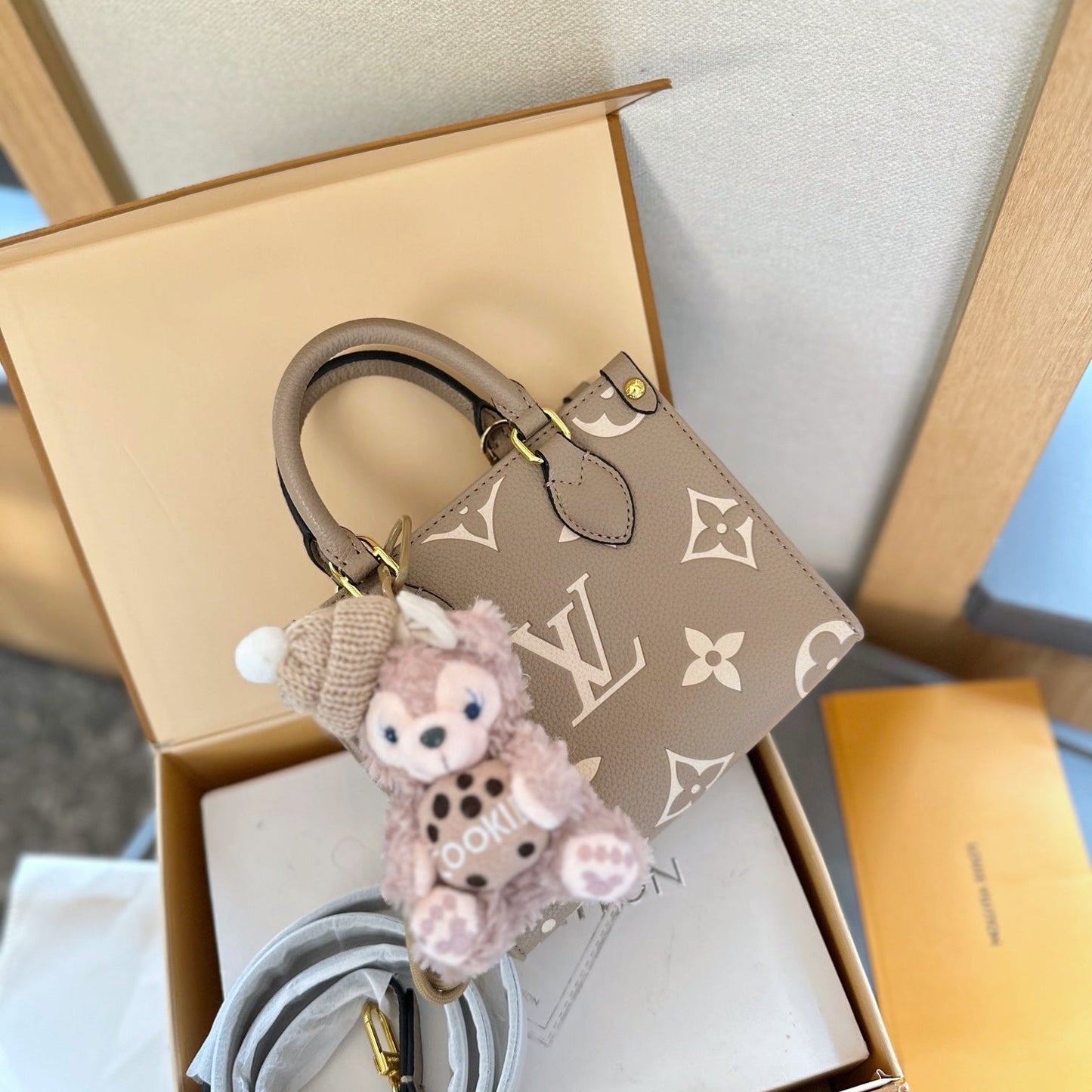 【ルイヴィトン】♢OnTheGo|圧紋レザーの高級感、今季注目のスタイル♪即日発送対応