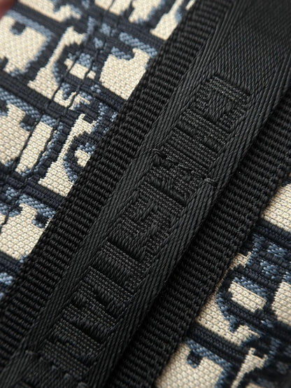 【ディオール】人気商品☆普段使いにピッタリ♪】 バックパック