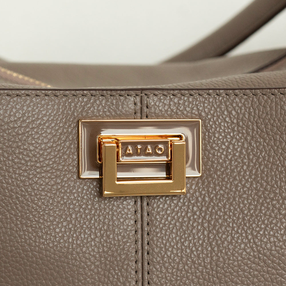 在庫あり・即日発送！ATAOで人気No;1の2wayバッグ｜水にも汚れにも強い撥水レザー｜WEEKEND（ウィークエンド）