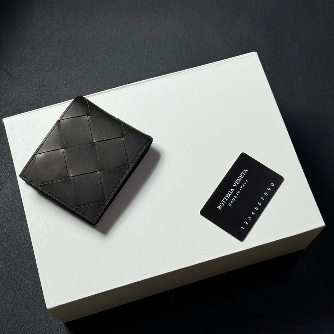 【ボッテガヴェネタ】黒カセット 二つ折り 財布☆超人気☆
