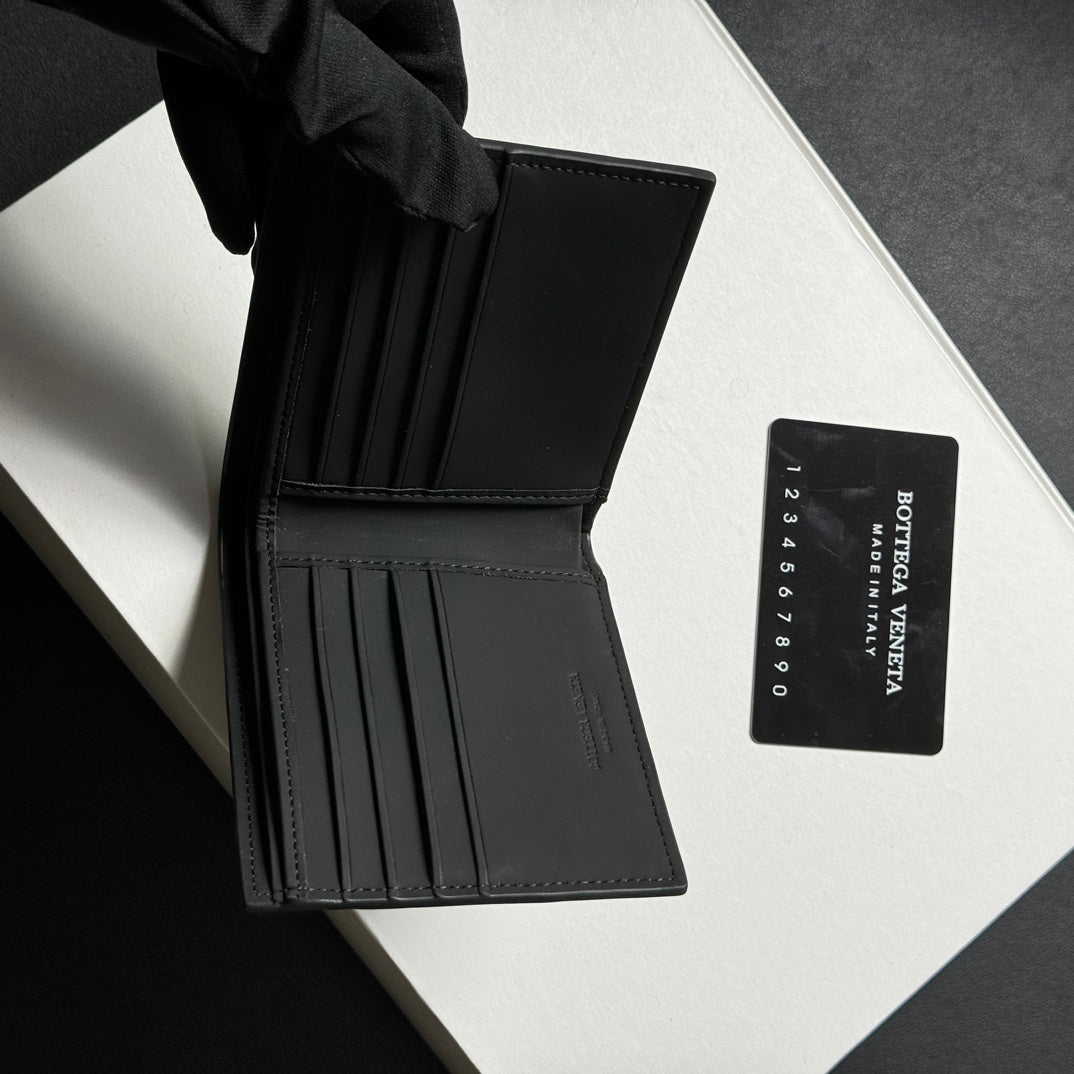 【ボッテガヴェネタ】黒カセット 二つ折り 財布☆超人気☆