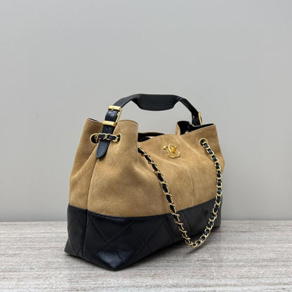 【シャネル】★秋冬のコーデに大活躍★HOBO バッグ★25A限定