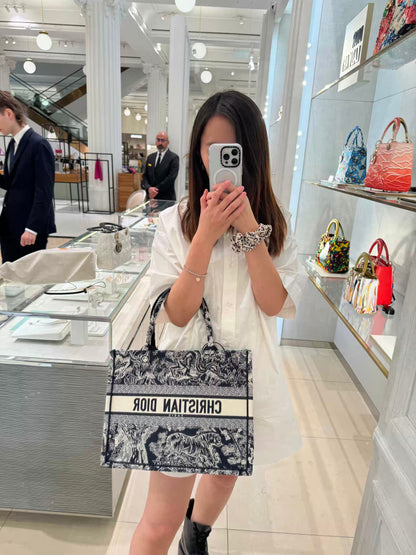 【ディオール】早い者勝ちブックトートミディアム バッグ　ロゴ