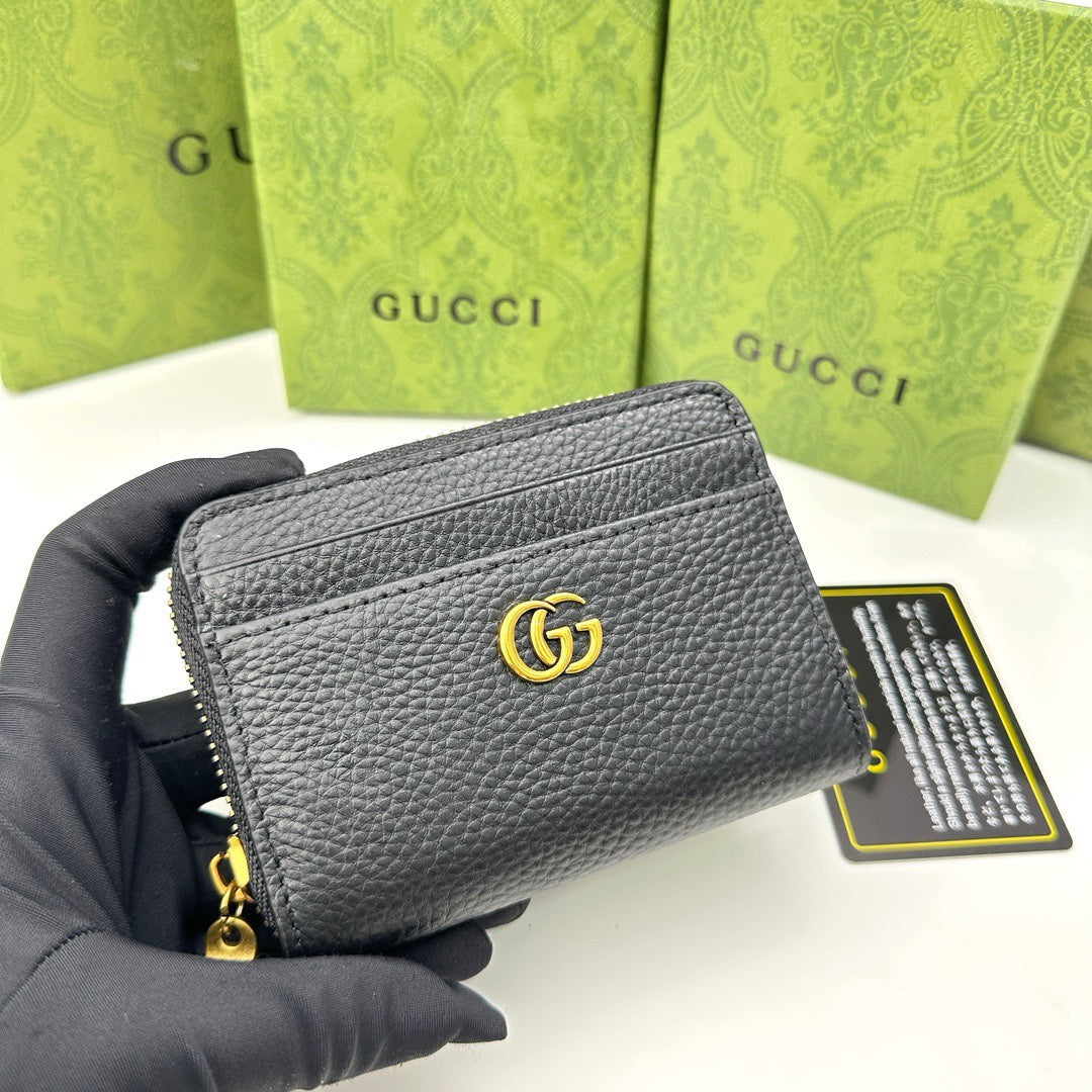 【グッチ】 ミニマリストに最適！シンプルで上品な短財布