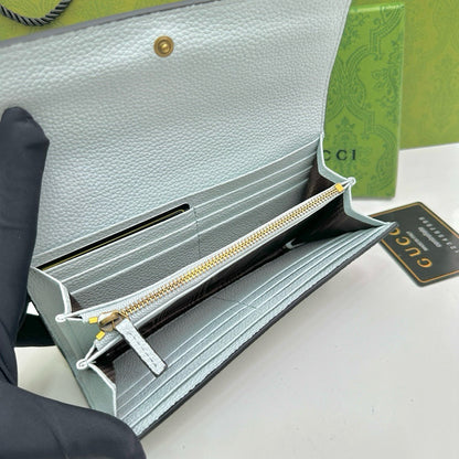 【グッチ】 春と夏定番人気♪ 薄型デザインでどんなシーンにもマッチ