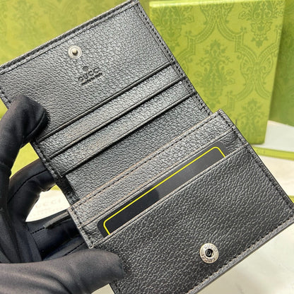 【グッチ】 コンパクトな二つ折り財布 人気爆発 在庫わずか