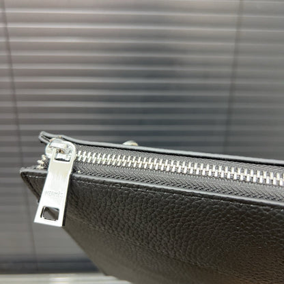 【エルメス】シンプルでエレガント ブラックレザークラッチ 大人の男性に最適