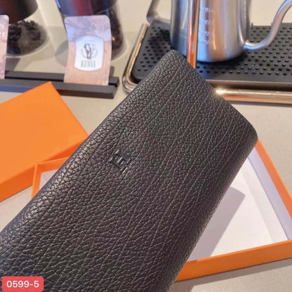 【エルメス】ブラックカーフの多機能財布 使いやすさ抜群 春夏新作