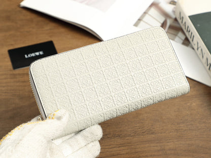 【ロエベ】関税送料込み ロングウォレット 多彩な選択 春の魅力を引き立てる逸品