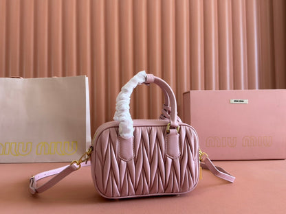 【ミュウミュウ】アルカディ マテラッセ レザー バッグ スモール 8色