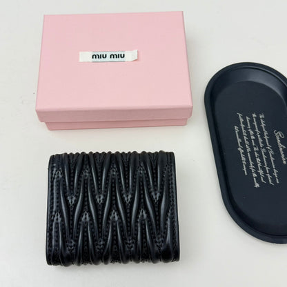 【ミュウミュウ】上品なデザイン♪おしゃれ】3つ折り財布3色