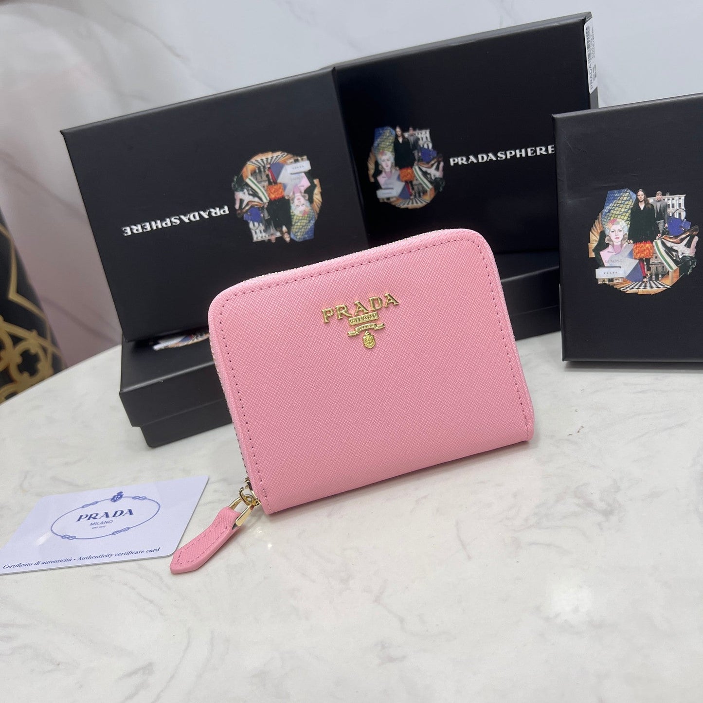 【プラダ】女性に人気のミニコインパース エレガントな印象 今だけ特価