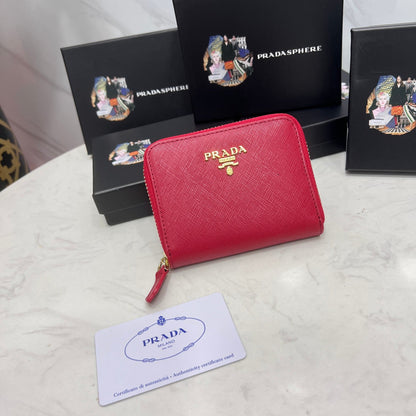 【プラダ】女性に人気のミニコインパース エレガントな印象 今だけ特価