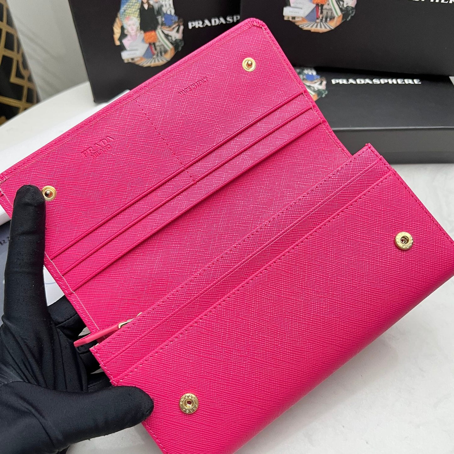 【プラダ】新作長財布 サフィアーノ素材で高級感満点