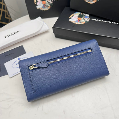 【プラダ】シンプル＆モダン サフィアーノレザーの新定番 今だけ特価