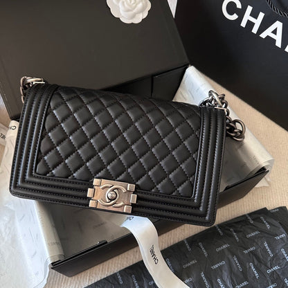 【シャネル】 新作 ボーイ シャネル バッグ カーフスキン-選べる8色