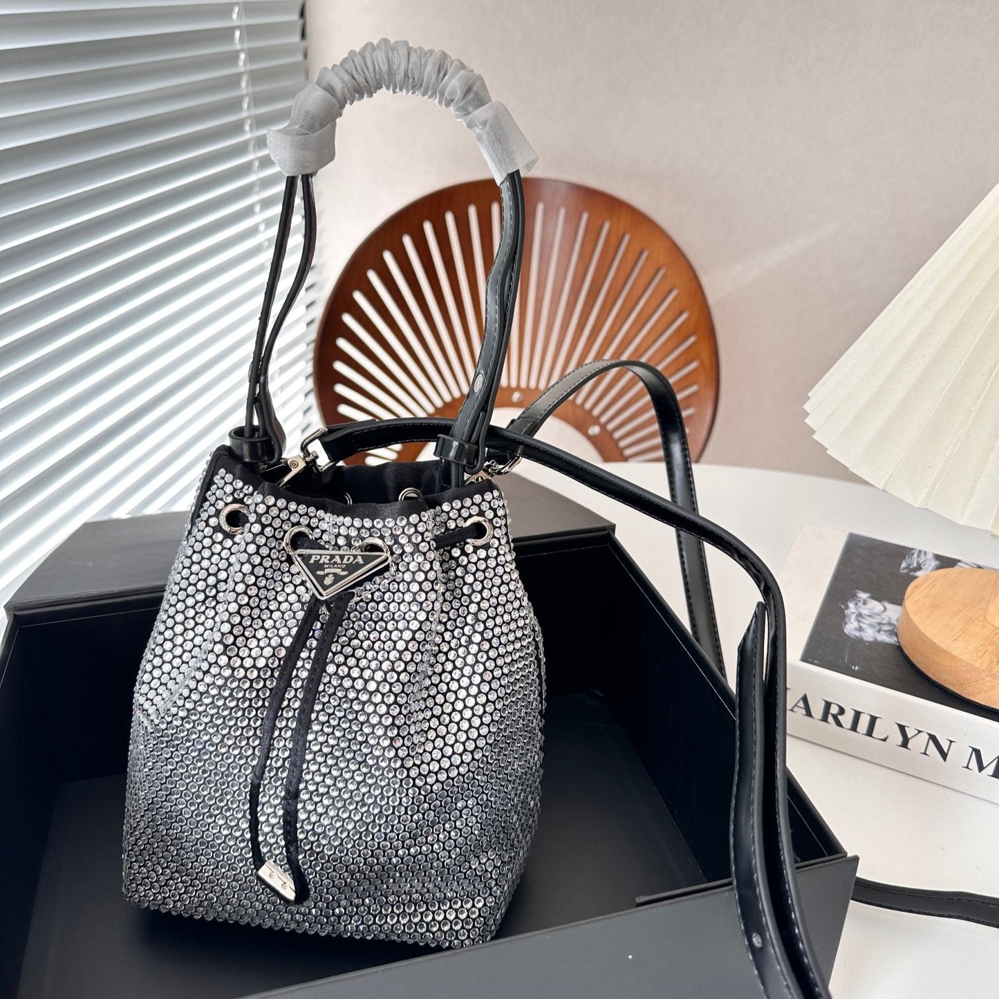 【プラダ】☆人気☆プラダ クリスタル サテン ミニポーチ