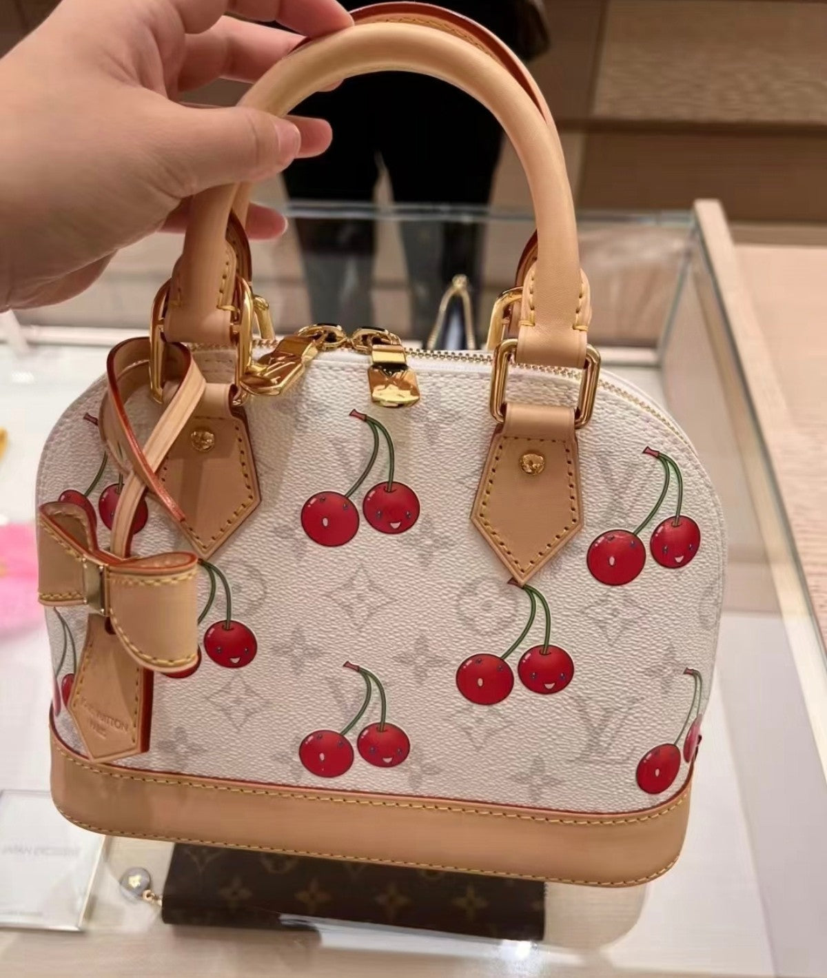 【ルイヴィトン】新作コラボLV x TMアルマBB さくらんぼ ハンドバッグ M14234