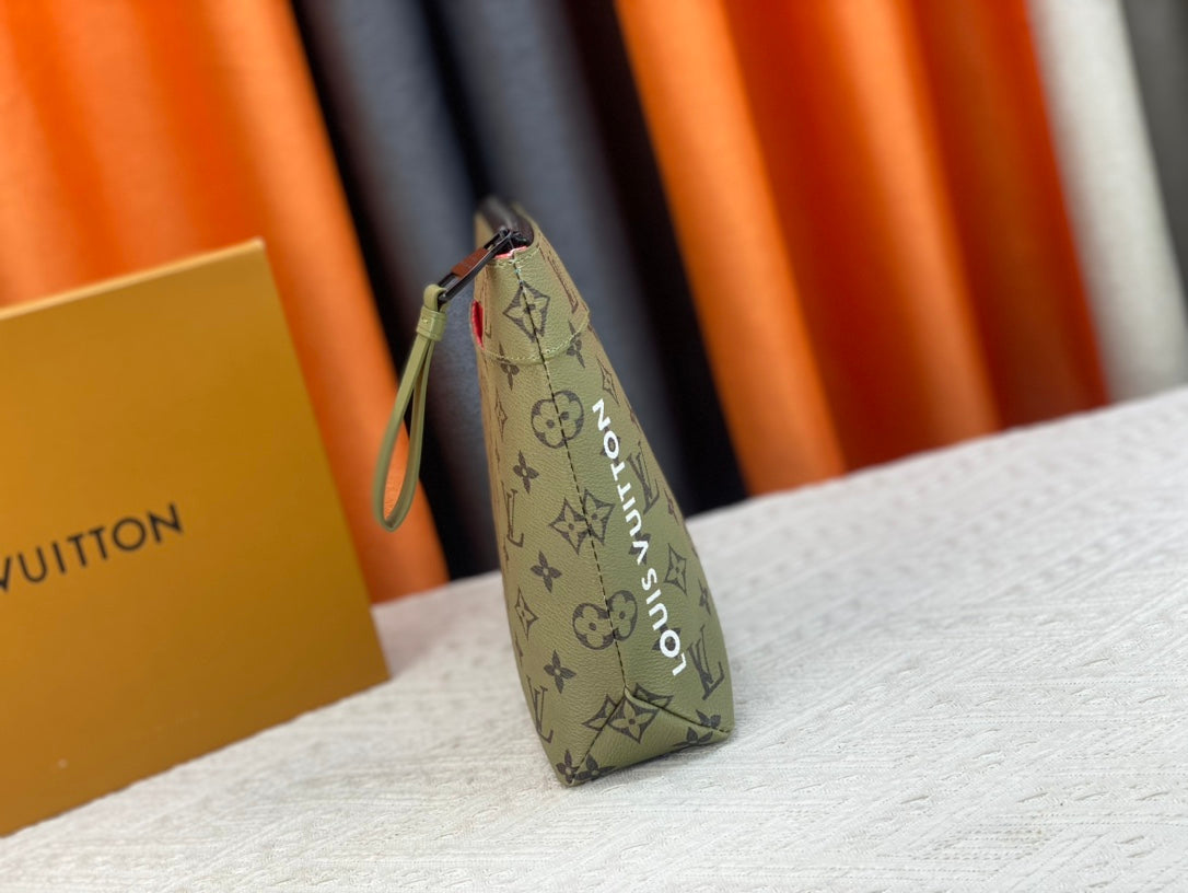 【ルイヴィトン】ポシェット・ヴォワヤージュ・スープル 今季新作 手持ちに最適な逸品