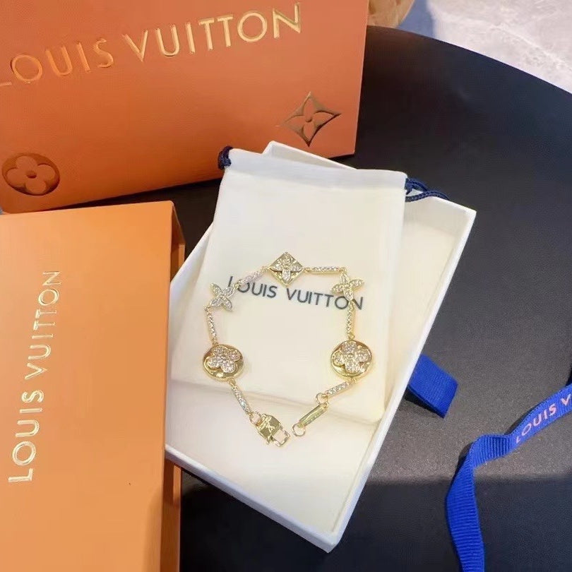 【ルイヴィトン】ギフトにも♪フェミニンなサークルロゴ ブレス ゴールド