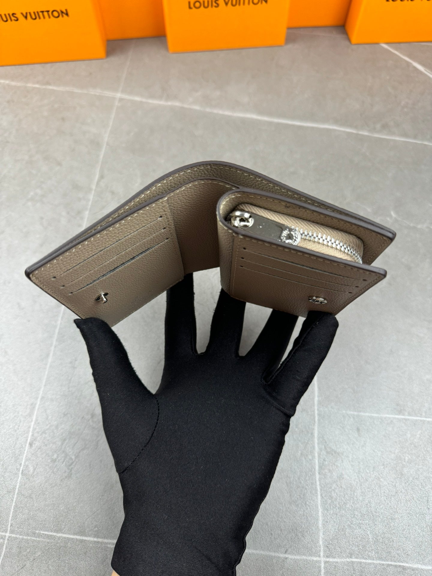 【ルイ・ヴィトン】大人気Cléaシリーズ 短財布 柔らかな牛革