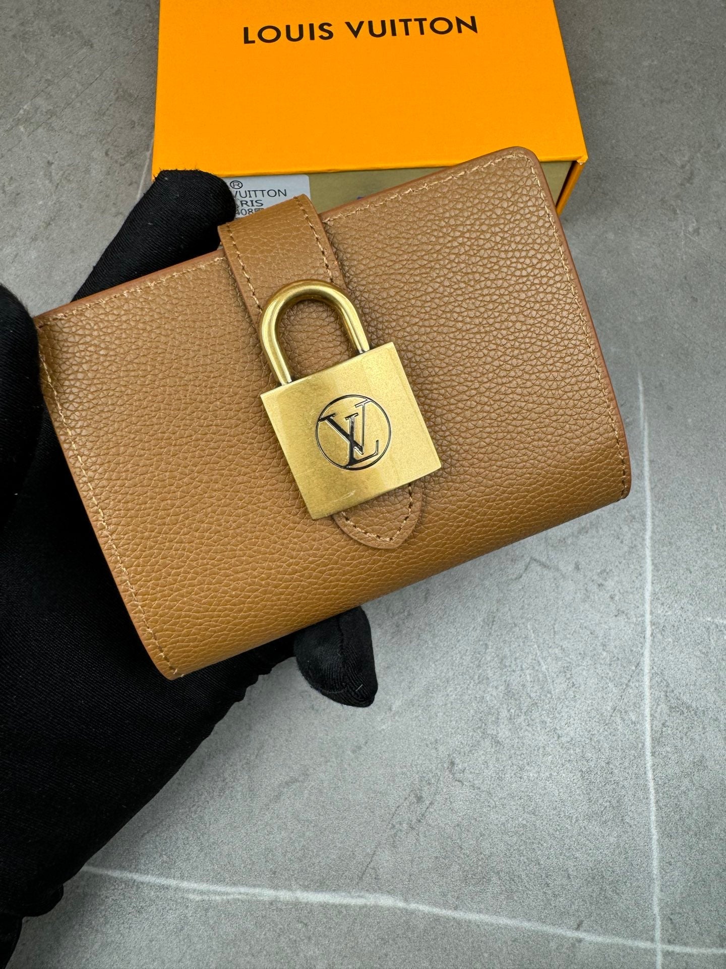 【ルイヴィトン】折りたたみ財布 コンパクト ロゴ ギフトに5色