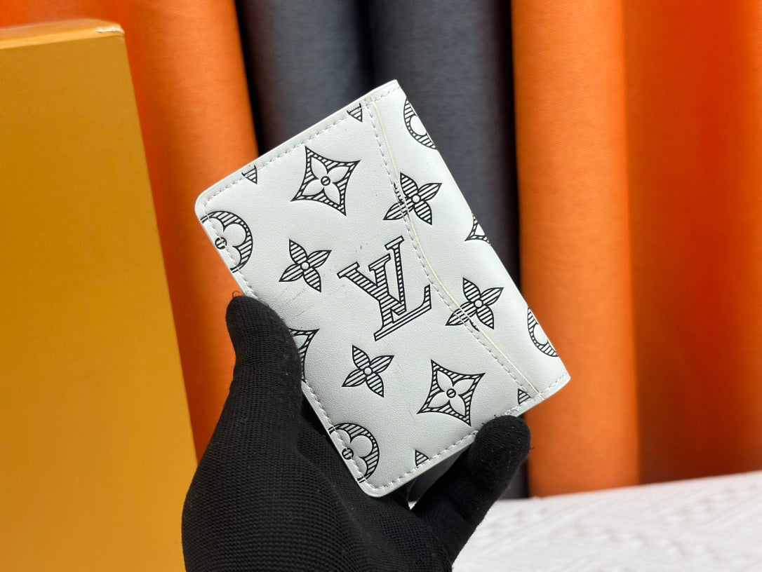 【ルイヴィトン】モノグラムシャドウ 長財布と短財布 機能性と高級感を両立