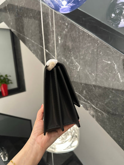 【サンローラン】スムースレザーのサンセットミディアム