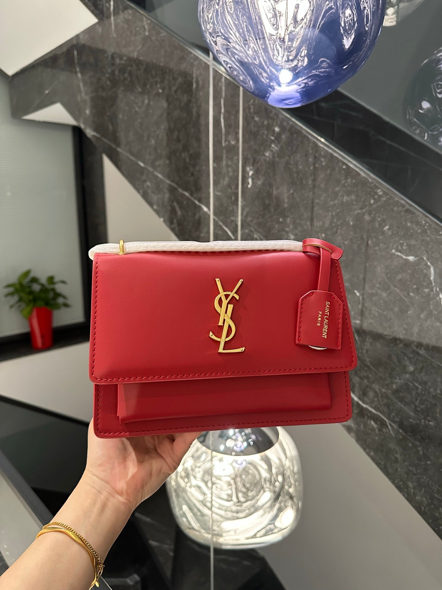 【サンローラン】スムースレザーのサンセットミディアム